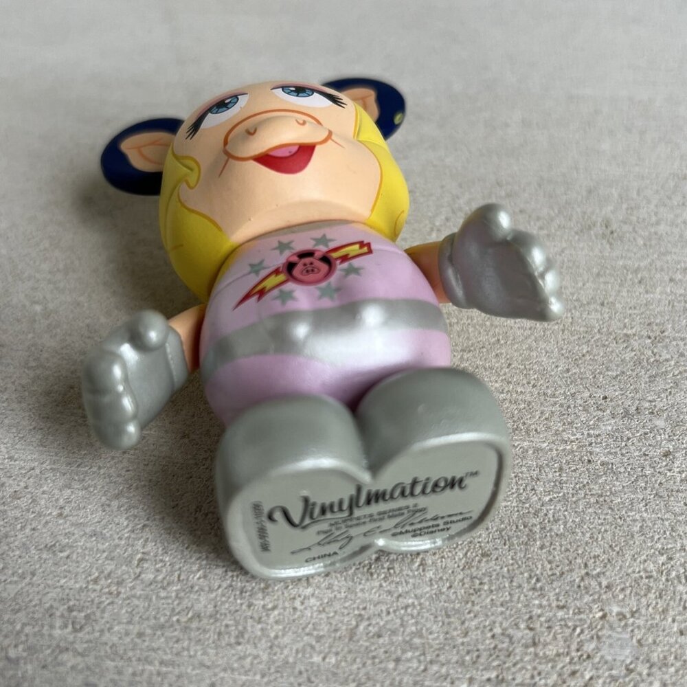 DISNEY VINYLMATION Muppets Series 2 Pigs in Space First Mate Piggy 3" Figurine - Picture 7 of 8